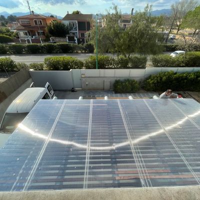 Enlistado de madera y plexiglas. Instalacion