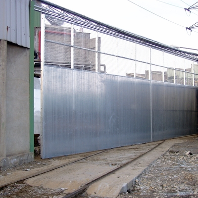 25- Puerta grandes dimensiones para acceso ferrocarril