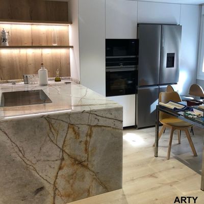 Cocina de marmol con isla