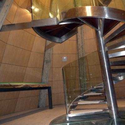 27- Escalera de caracol acero inoxidable Torre del Pilar de Zaragoza