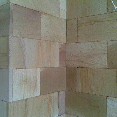 PARED DE PIEDRA EN SALÓN COMEDOR