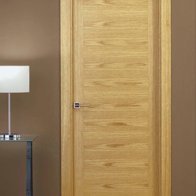 Puerta lisa madera.