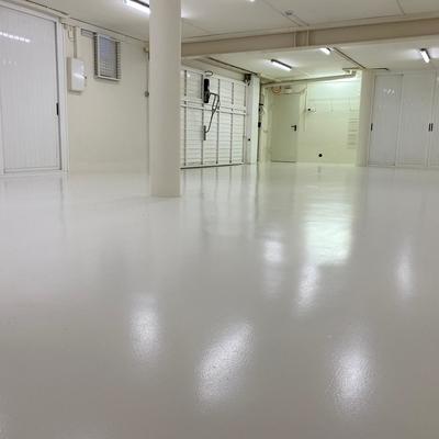 Pintado de parking con epoxi blanco