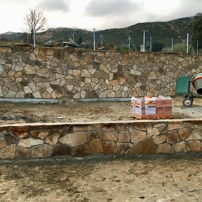 Muro visto a tres caras de resuelo desconcertado