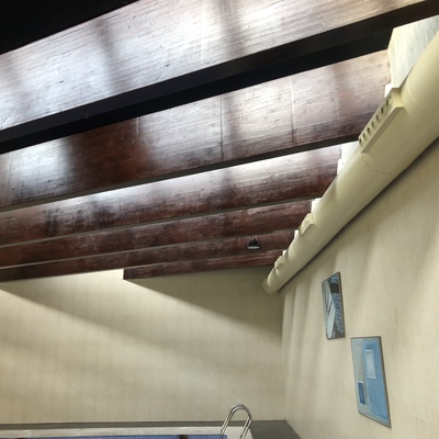 Reparación de techos y vigas en piscina cubierta comunitaria