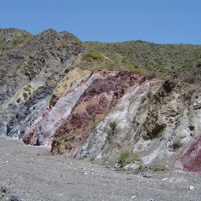 Espectacula efloramiento de la Falla de la Serrata en (zona Mojacar. Almería)