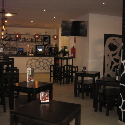 LOCAL DESPUÉS DE LA REFORMA "HORMIGUERO DE TAPAS"