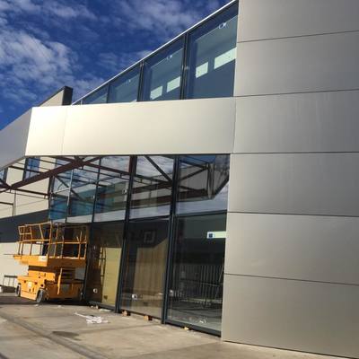 frontal muro cortina y composite