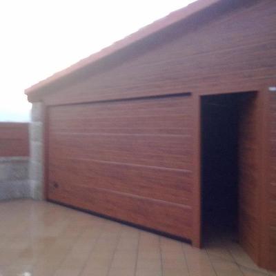 PUERTA CON ESTRUCTURA