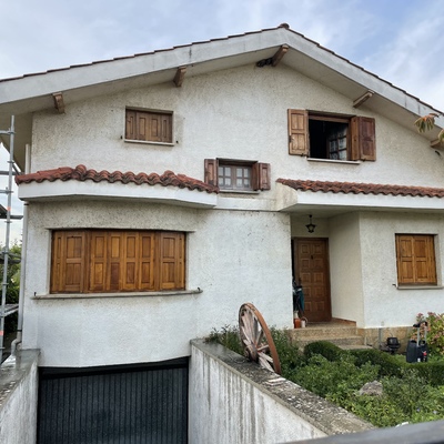 Fachada de casa antes de pintarla