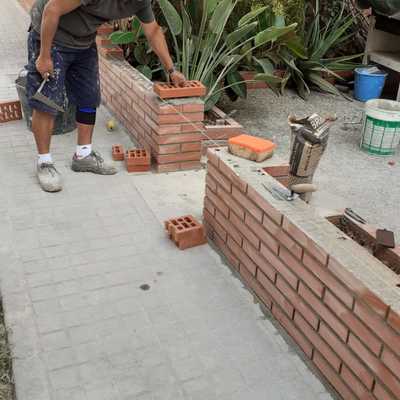 Cerramiento de obra vista