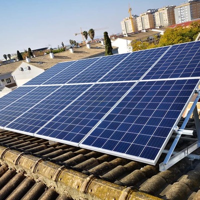 Paneles solares en vivienda unifamiliar