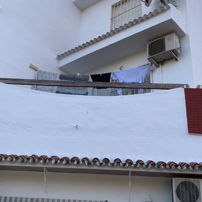 Rehabilitación de fachada en Torremolinos con plataforma autopropulsada