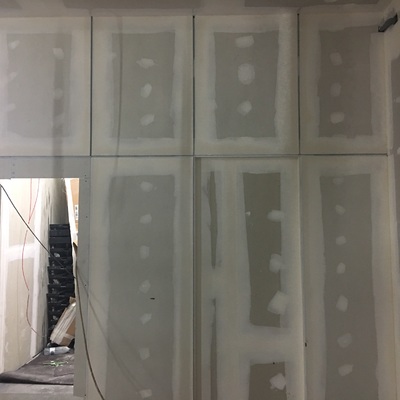 Tabiqueria con detalles sobrepuestos