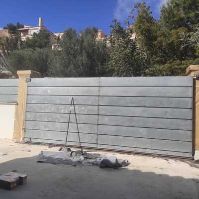 Restauración de portón exterior de metal