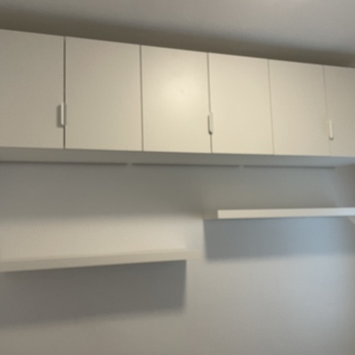 Mueble modelo platsa con anclaje y lack.