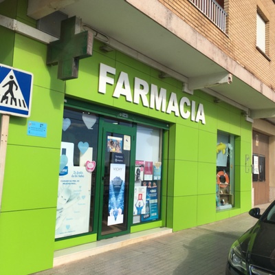 Limpieza fachada de farmacia