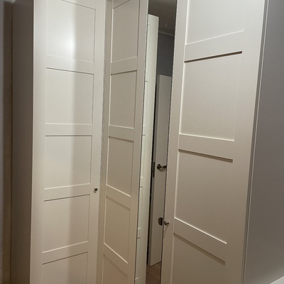 Armario vestidor en esquinero.