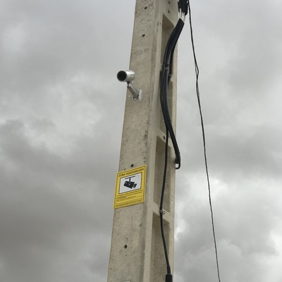 Cámara vigilancia en poste