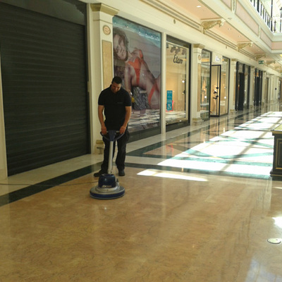 Limpieza en Centro Comercial