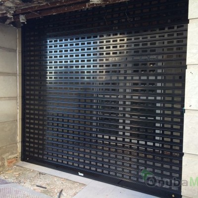 PUERTA ENROLLABLE TROQUELADA