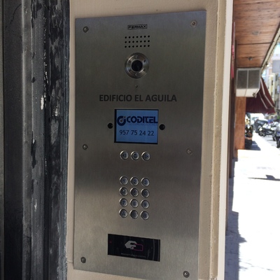 Placa videoportero a medida