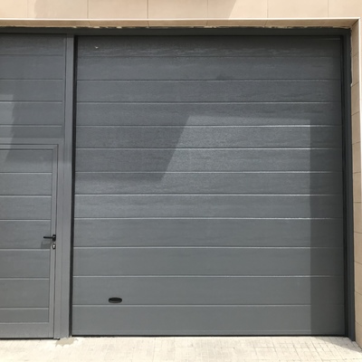 Seccional con postigo