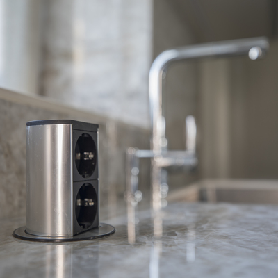 Detalle enchufe push