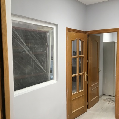 Quitar gotele alisar y pintar paredes