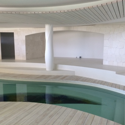 Tarima piscina interior