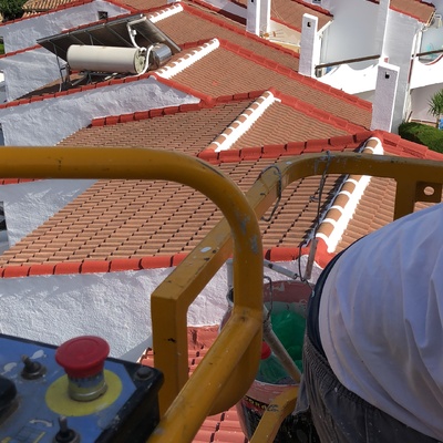 Rehabilitación de fachada en Torremolinos con plataforma autopropulsada