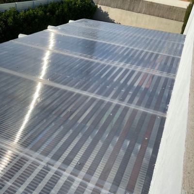 Enlistado de madera y plexiglas. Instalacion