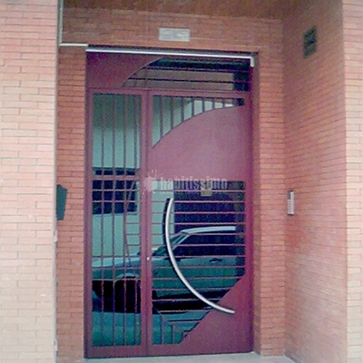 Puertas de entrada edificios.