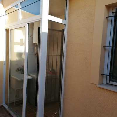 Serramiento de patio con corredera de aluminio marco inferior reducido