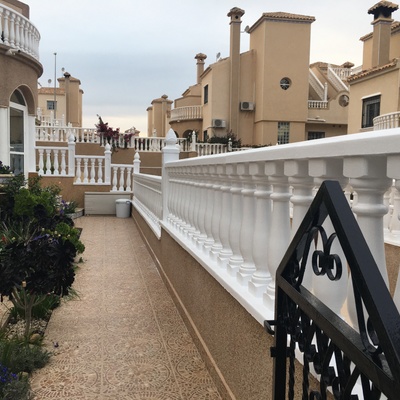 Balaustrada blanco brillante