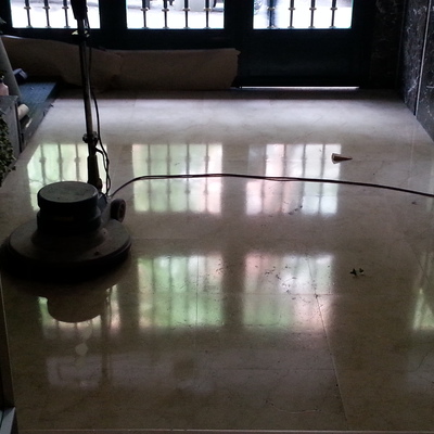 ABRILLANTADO DE SUELO