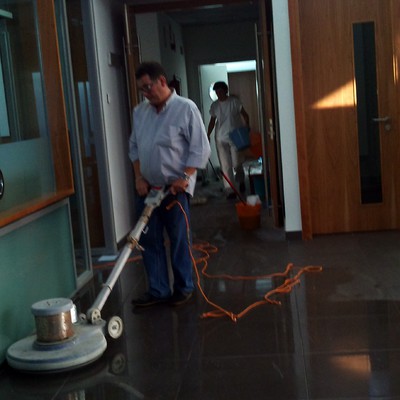 ABRILLANTADO DE SUELOS