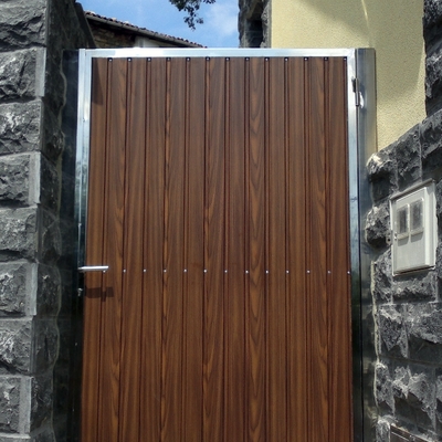 Acero inox y chapa lacada en madera