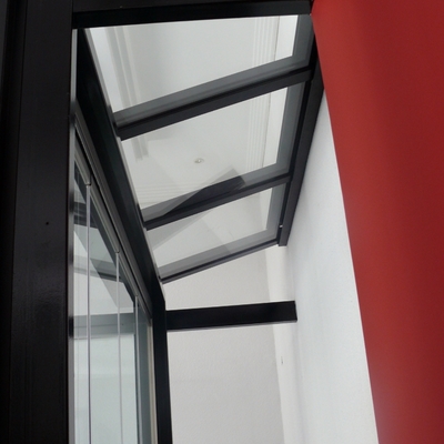 Acristalamiento de techo en perfil aluminio negro y  cristal