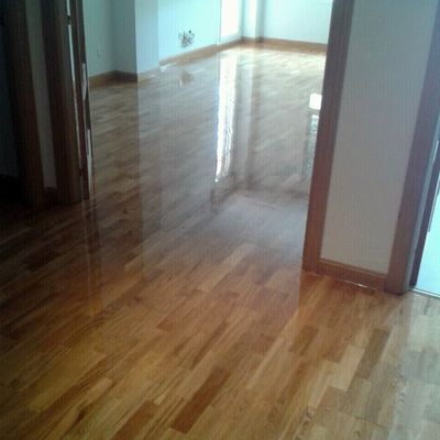 Acuchillado y barnizado con brillo