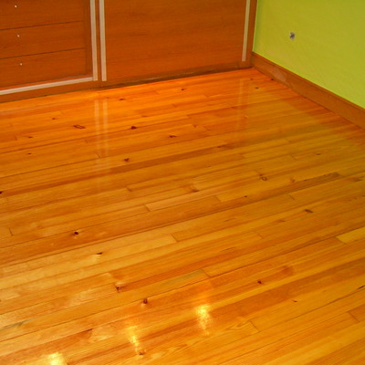 Acuchillado y barnizado de suelo