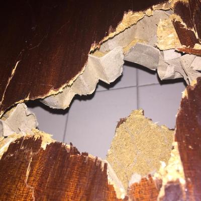 Proceso de reparación de puerta