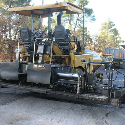 Extendedora de asfalto a 6 M