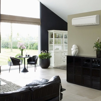Aire acondicionado en salón de chalet
