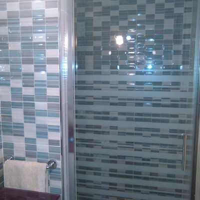 ALICATADO DE BAÑO CON DUCHA Y MAMPARA