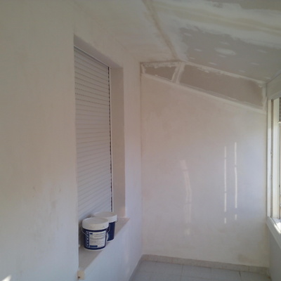 Alisamiento de Paredes, iluminación Led y lucido de techos en habitación Buhardilla a