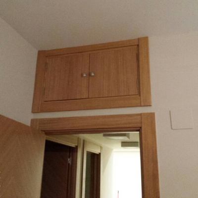 altillo reforzado en el pasillo