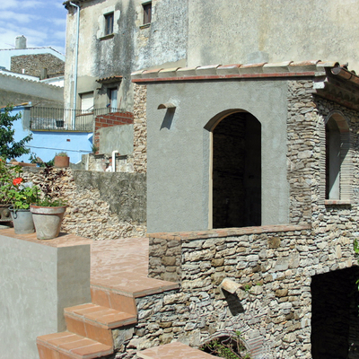 Ampliación vivienda en casco antiguo, Begur (Girona)