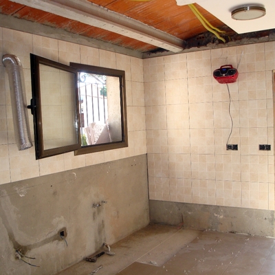 ampliación y reforma de una cocina.