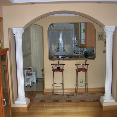 Arco decorativo sobre columnas